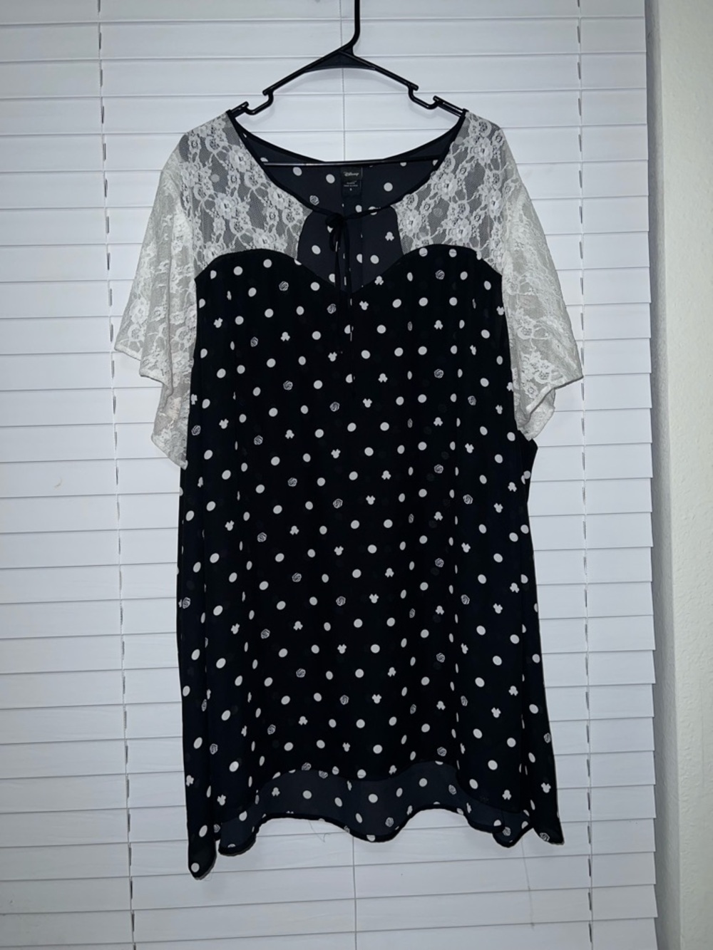 Torrid Disney Black and White Polka Dot Tie-Front Blouse - Size 5